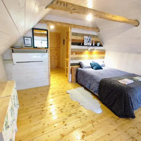 Self Check-in Attic Next To Hiking Trails *